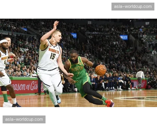 聚焦防守教练：幕后功臣，视频分析师如何为猛龙队每场比赛定制防守策略