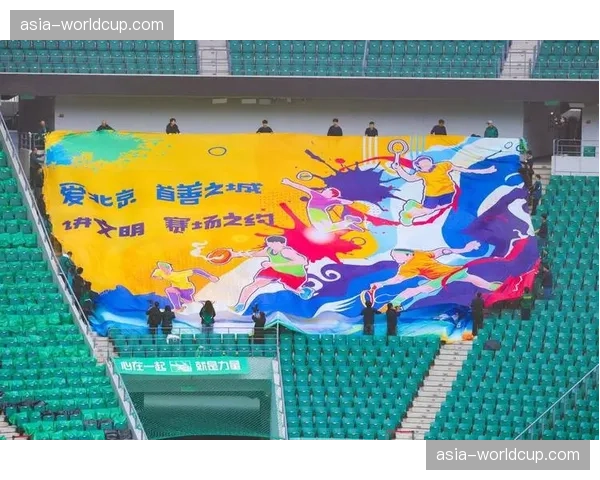 球迷在看台展示巨型TIFO，纪念俱乐部成立纪念日